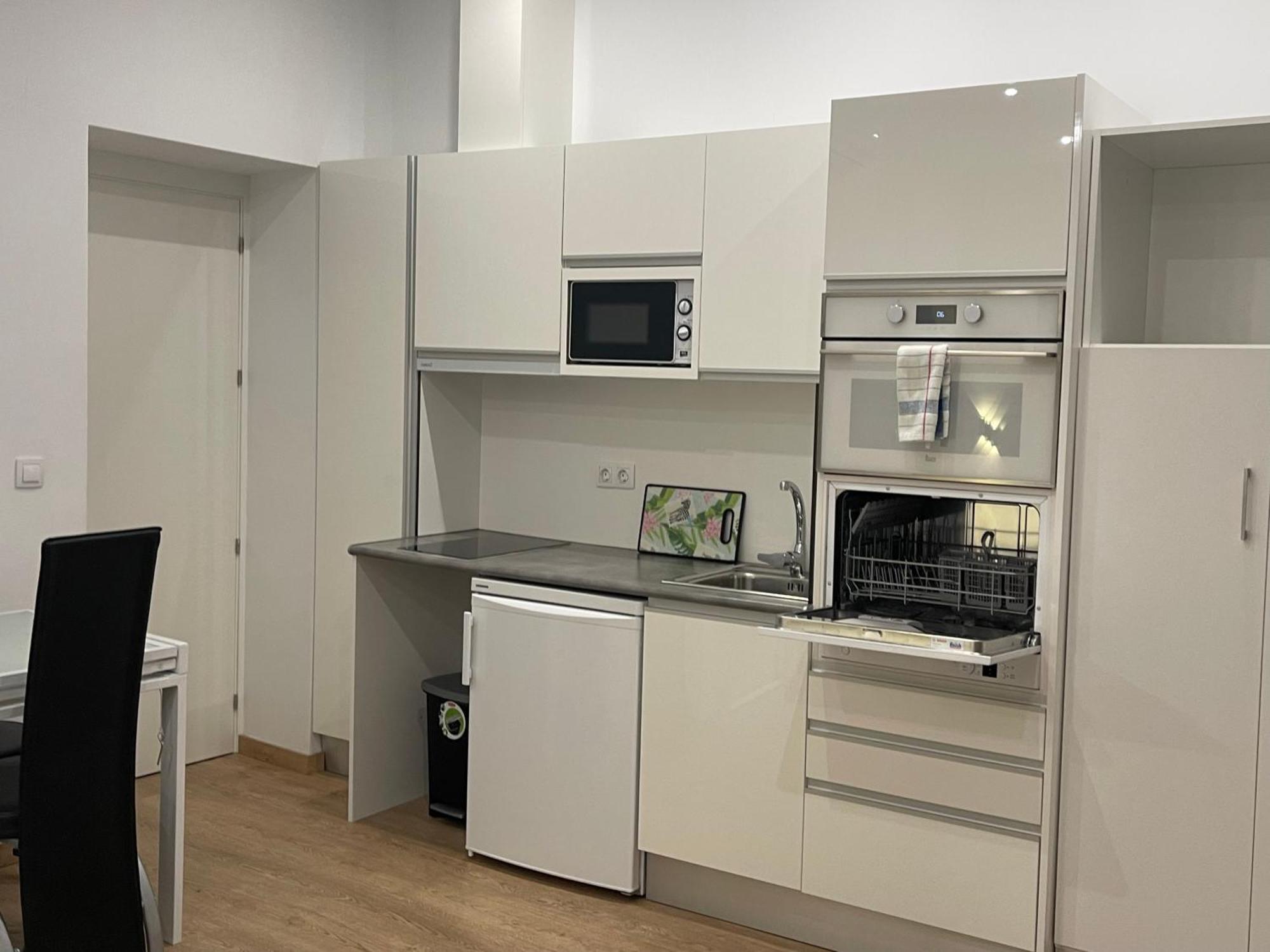 Apartamentos Boni Alicante Luaran gambar